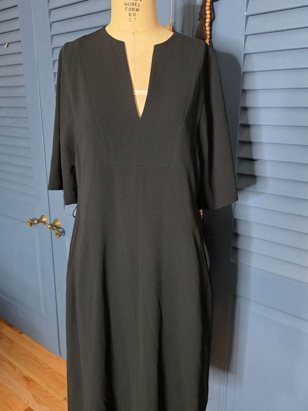 NWT Paul Stuart Luxury Black Split-Neck Shift Dress - Flutter Sleeve & Pockets